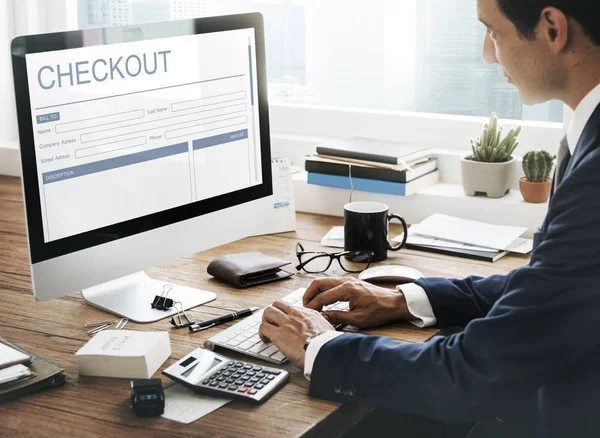 bilgisayarla çalışma iş adamı