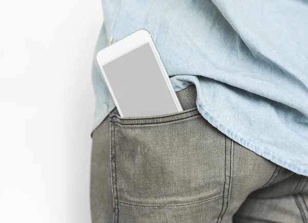 Smartphone en bolsillo de jeans masculinos —  Fotos de Stock