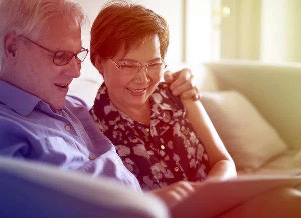 Senior Couple looking at photo album — Stock Photo, Image