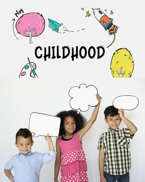 Children holding speech bubbles — Stock Photo, Image