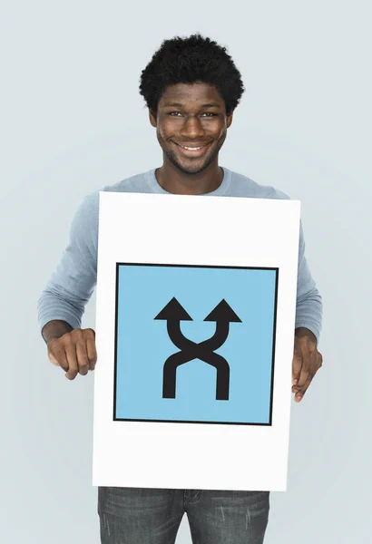 Африканський чоловік тримає графічний банер — стокове фото