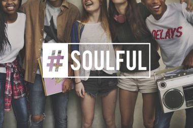 insanlar birlikte ayakta