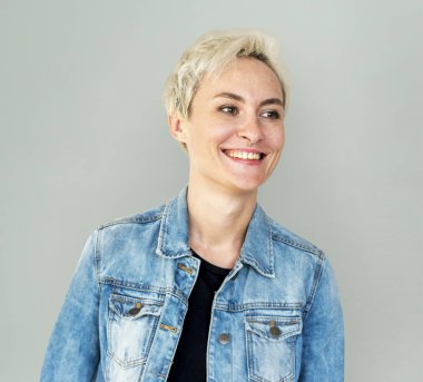 Güzel Sarışın Kadın