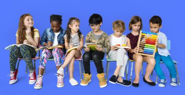 okul çocukları birlikte eğitim