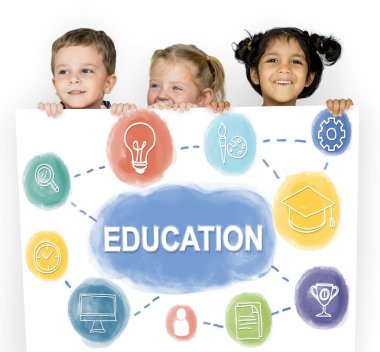 Çocuk afişini saklanıyor