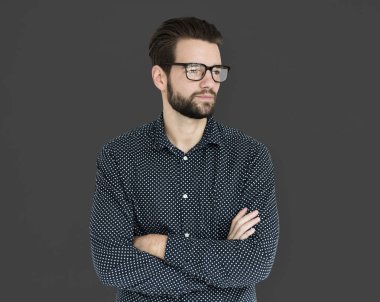 Yakışıklı sakallı adam. 