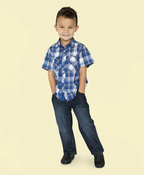 Niño posando en el estudio —  Fotos de Stock