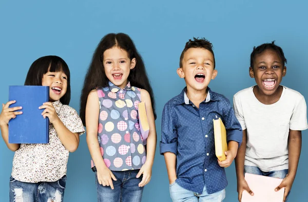 Multiethnische Kinder lächeln — Stockfoto