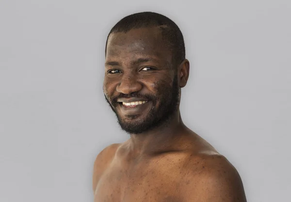Sonriente hombre afroamericano — Foto de Stock