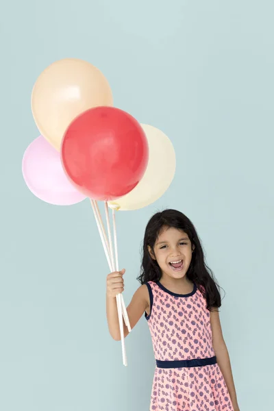 Χαριτωμένο κορίτσι εκμετάλλευση μπαλόνια — Φωτογραφία Αρχείου