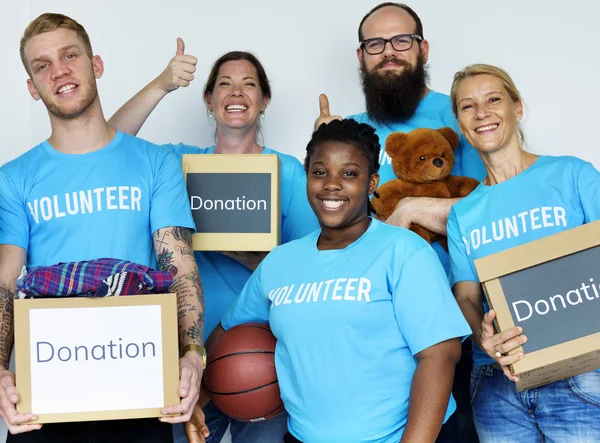 Groep van vrijwilligers mensen — Stockfoto