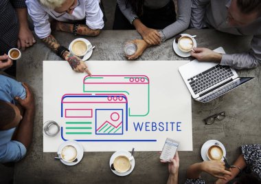 insanlar afiş üzerinde çalışma 