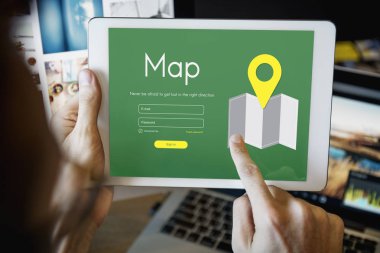 Erkek el dijital tablet üzerinde işaret