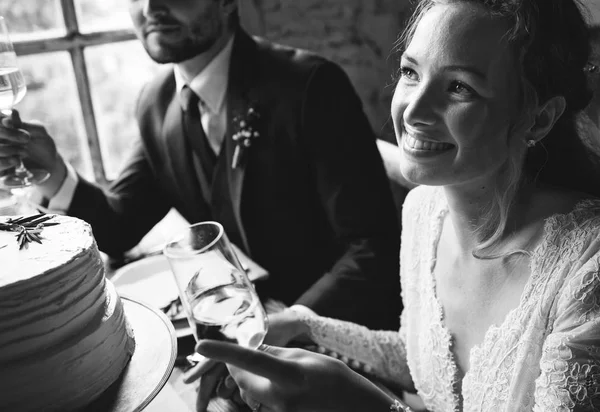 Lidé jedí v restauraci — Stock fotografie