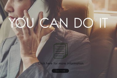iş kadını smartphone üzerinde konuşuyor