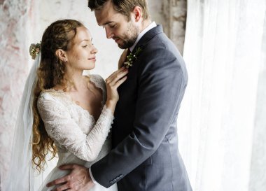 Gelin Damat giyinmek Yardım