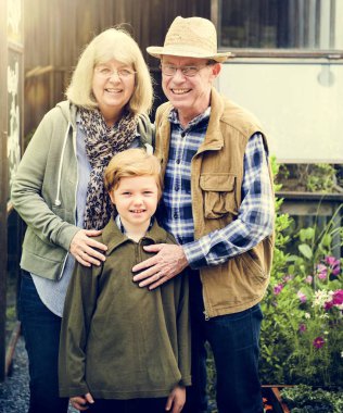 Çocuk ev arka bahçe ile Çift