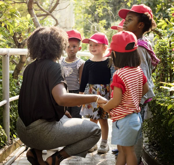 Kinder und Lehrer Lernumgebung — Stockfoto