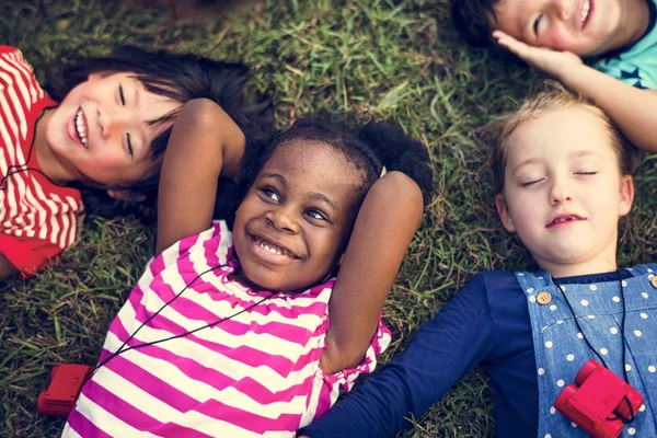 Kids Lying on Grass — Stock Photo, Image