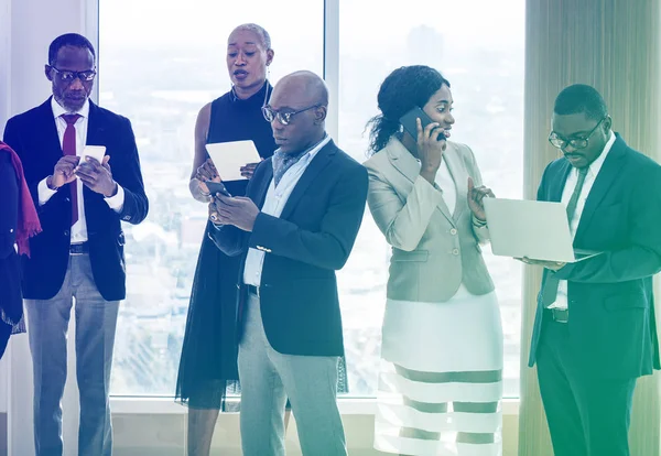 Pessoas multiétnicas em conferência de negócios — Fotografia de Stock