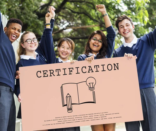 Studenten houden banner — Stockfoto