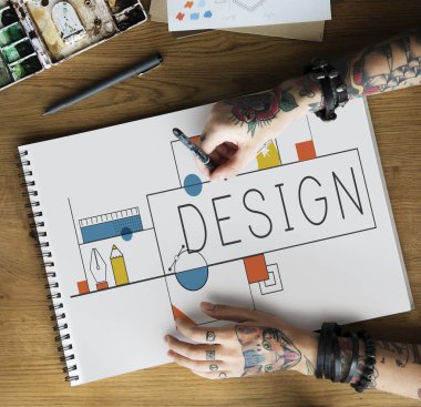 Dövmeli kişi Not Defteri'nde çizim 