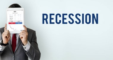 Dijital tablet ile yüz kapsayan iş adamı 