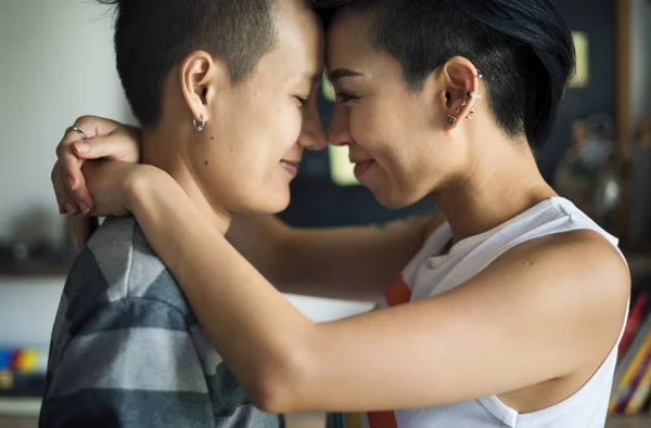 Asiático lésbicas casal no amor — Fotografia de Stock