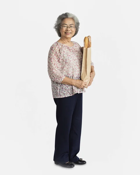 Mujer sosteniendo baguettes — Foto de Stock