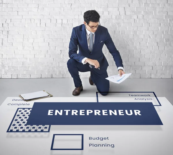 Young businessman brainstorming — Stock Photo, Image