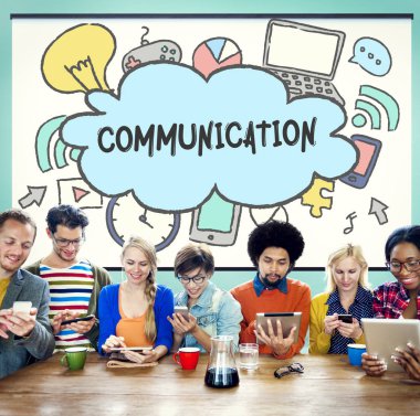 Dijital aygıtlar kullanan insanlar