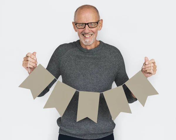Hombre sosteniendo guirnalda de papel —  Fotos de Stock