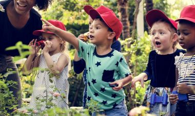 küçük öğrenciler botanik öğrenme