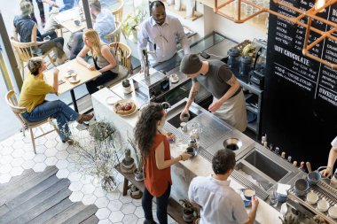 insanlar restoranda partide 