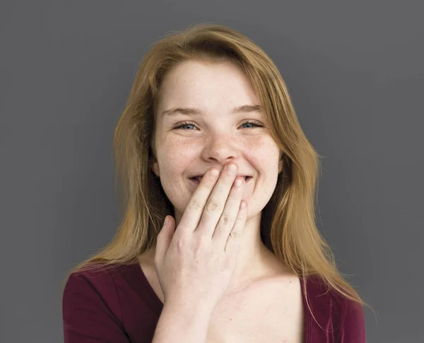 Leende flicka i studion — Stockfoto