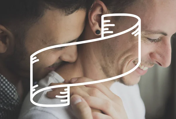 Junge homosexuelle Paare umarmen — Stockfoto
