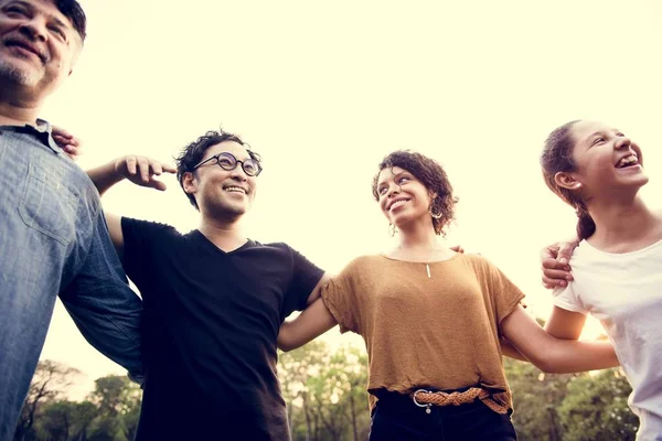 La gente apoya la unidad juntos — Foto de Stock