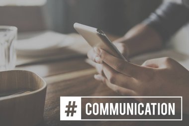 Akıllı telefon kullanan kişi