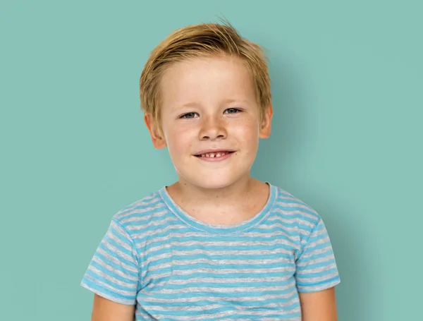 Chlapec v stylové pruhované tričko — Stock fotografie