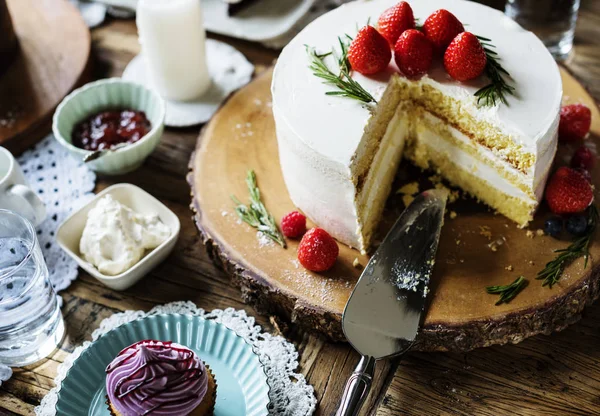 Sweet Delicious Dessert cake — Stock Photo, Image