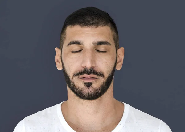 Homem bonito com olhos fechados — Fotografia de Stock