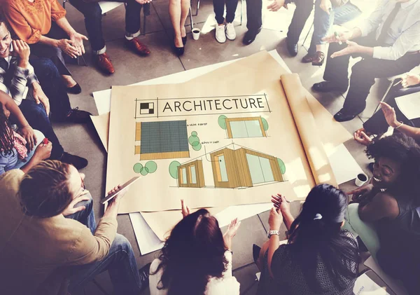 çemberde poster üzerinde oturan insanlar