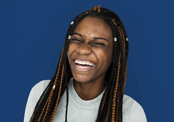 Lachende meisje in de studio — Stockfoto