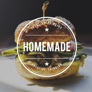 Hamburger plaka üzerinde kapat