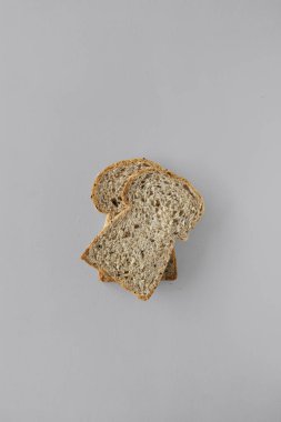 kahverengi ekmek dilimleri