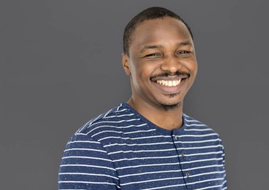 Afrikalı erkek gülümseyen