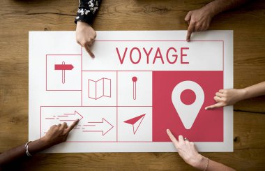 Haritaya işaret eden eller 