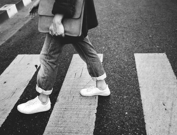 Man lopen op weg — Stockfoto