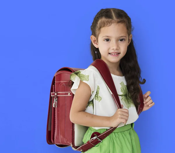 Adorável menina com mochila — Fotografia de Stock