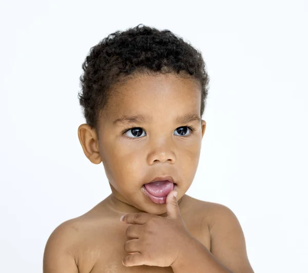 Африканский мальчик с голой грудью — стоковое фото